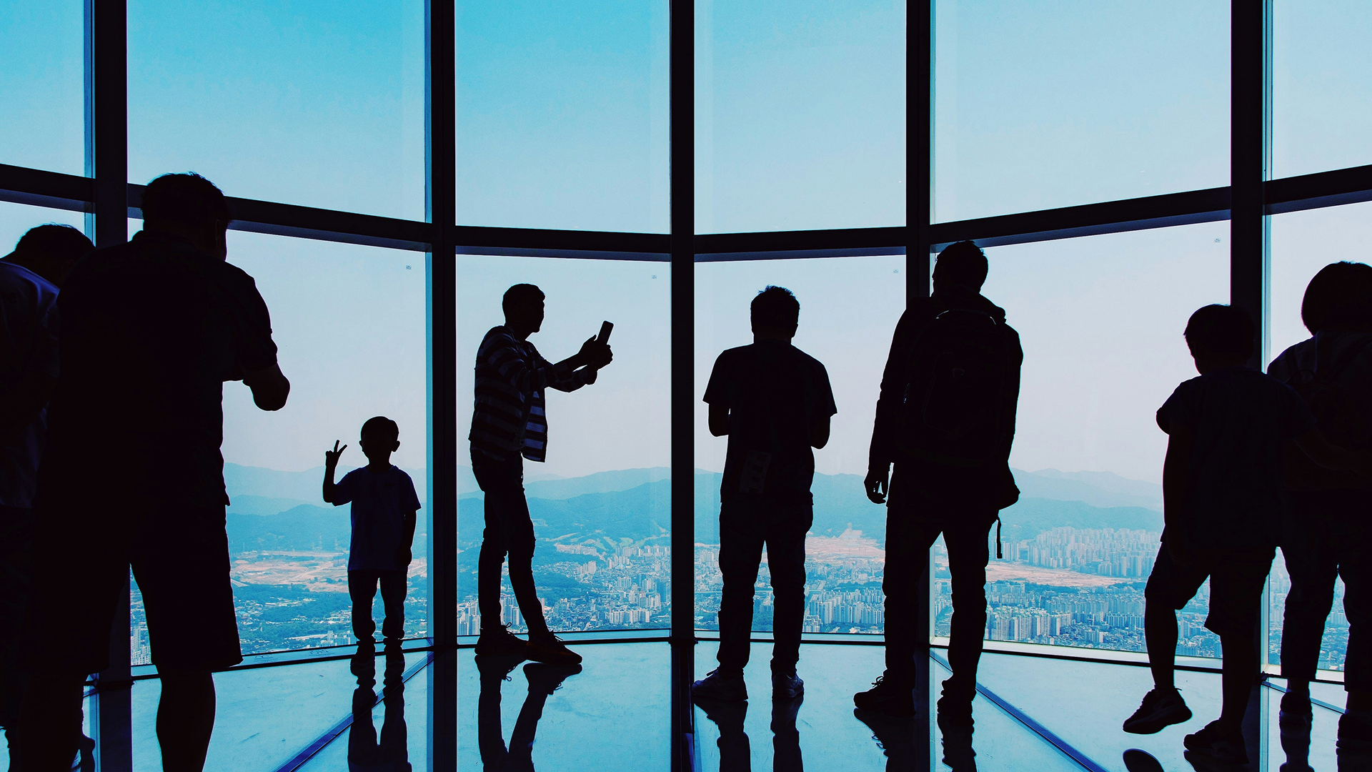 Exceptional Leadership: Driving Global Excellence Through Operational Mastery 